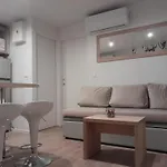 Mobile Laguna 비오그라드나모루